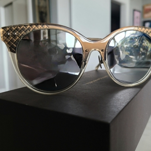 Bottega Veneta Rounded Cat-Eye Sunglasses, Brown | Bronze, NIB - Picture 9 of 16